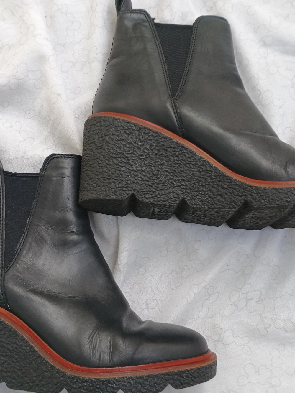 Clarks Women’s Black Leather Wedge Chelsea Ankle Boots Size 6